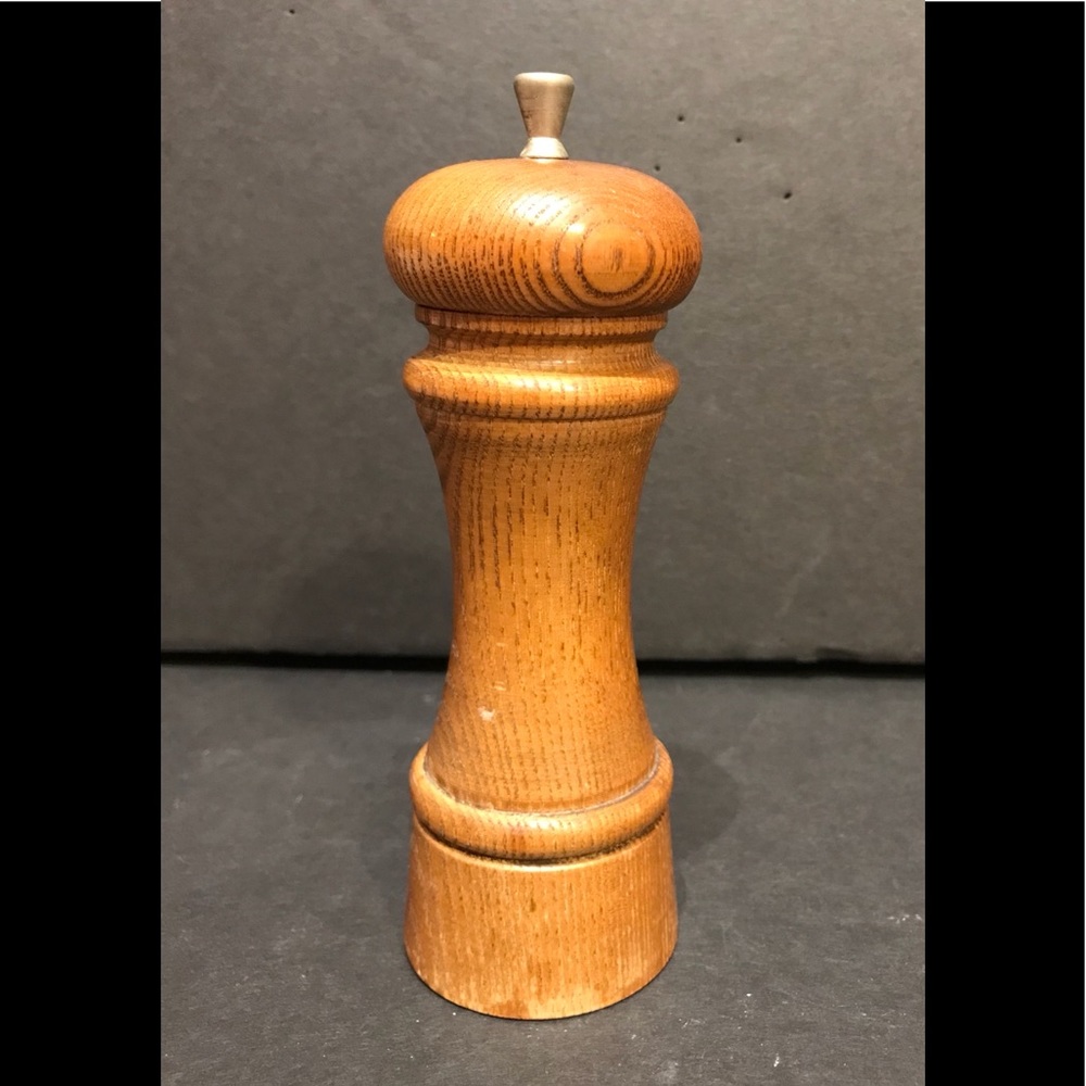 MR DUDLEY 6" NATURAL WOOD PEPPER GRINDER MILL.